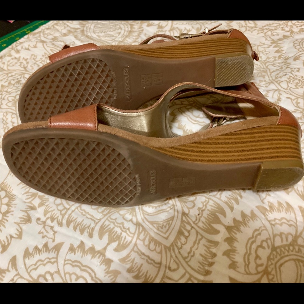 Aerosole dress sandal. Very comfy & normal wear.